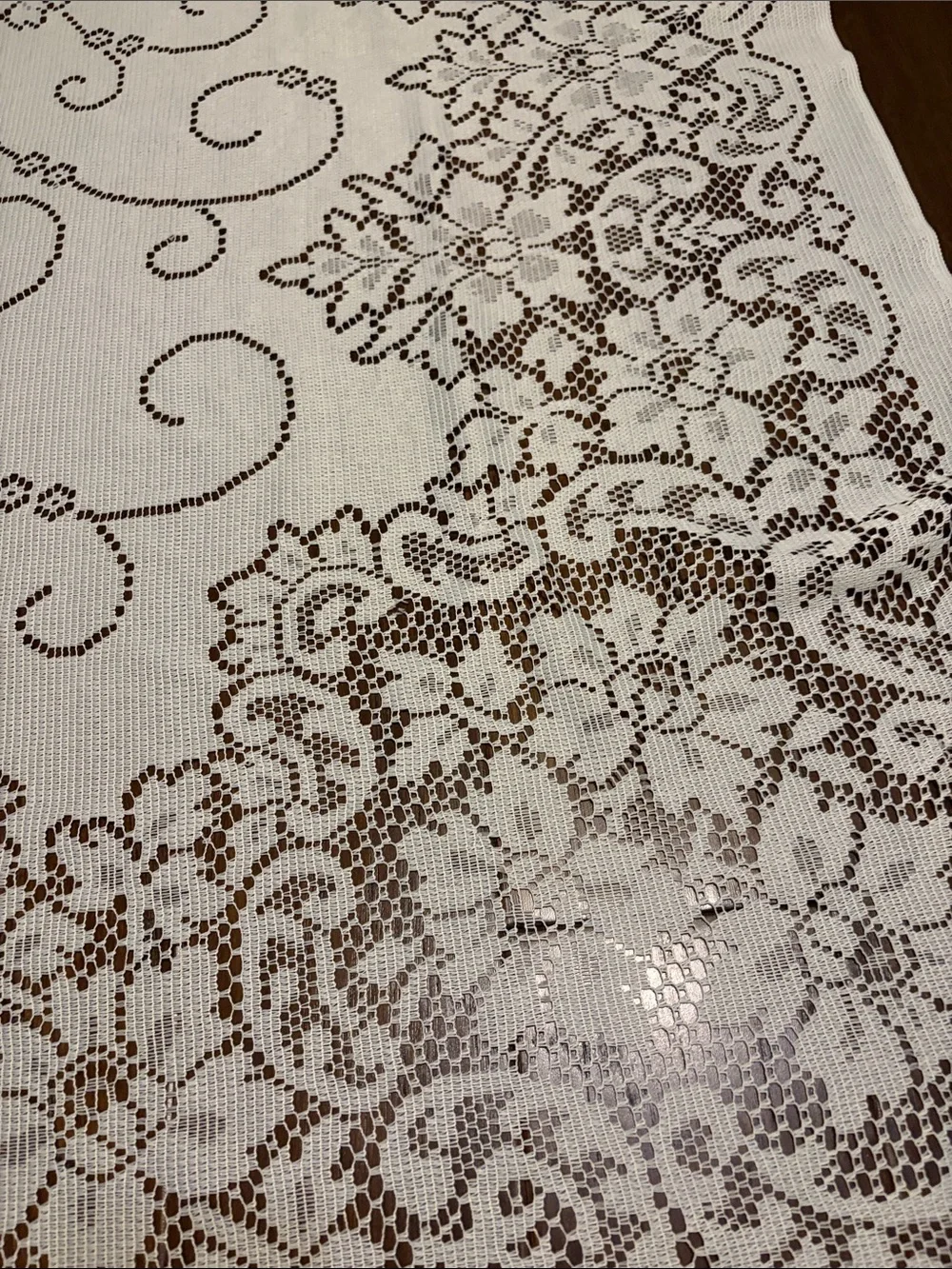Vintage Lace-Style Tablecloth in Ivory 77 x 58 inches